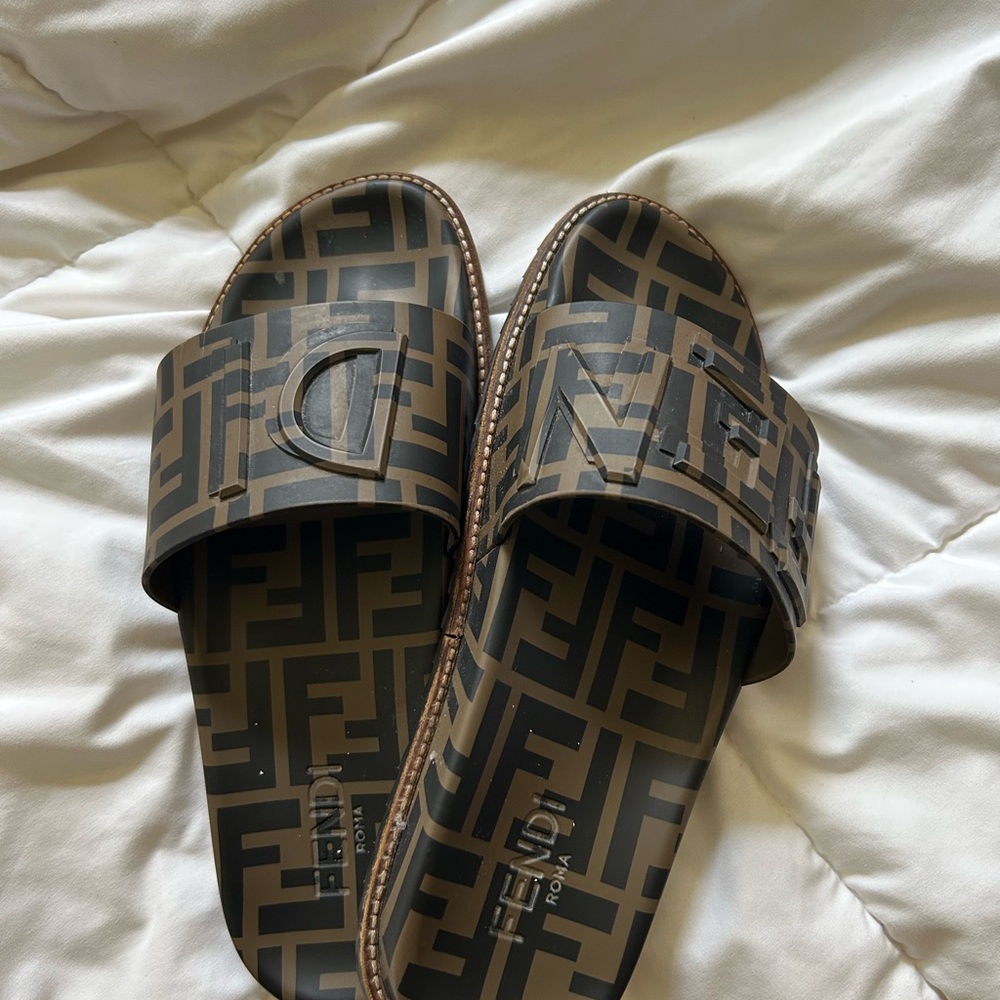 Fendi Zucca FF Logo Rubber
Slides